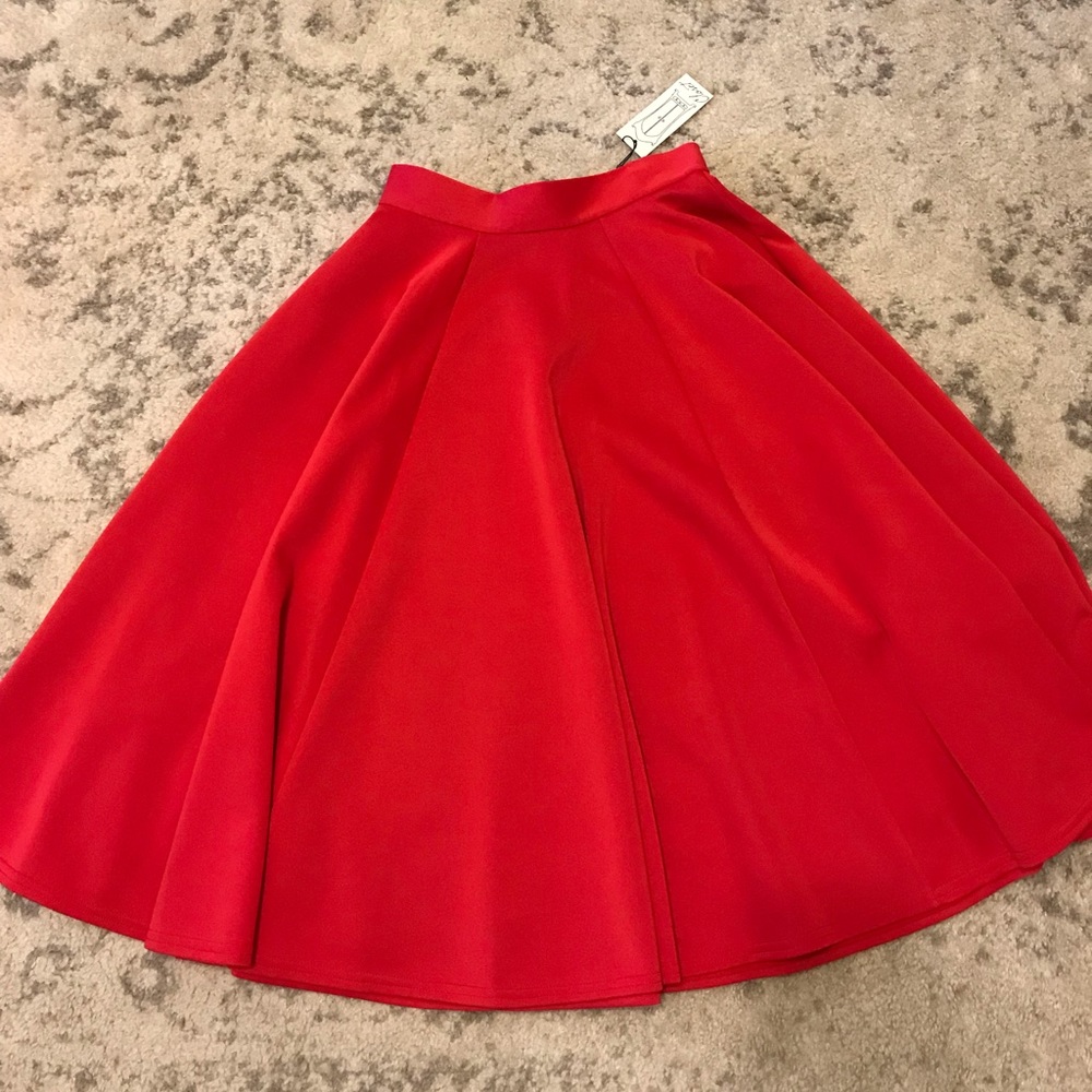 Red midi skirt - Picture 2 of 4